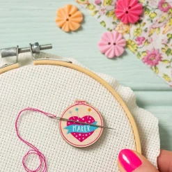 Maker Pincushion Magnetic Needle Holder